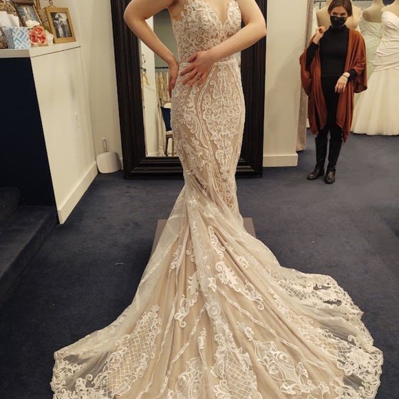 Elegant Wedding Dress - Picture 6 of 6